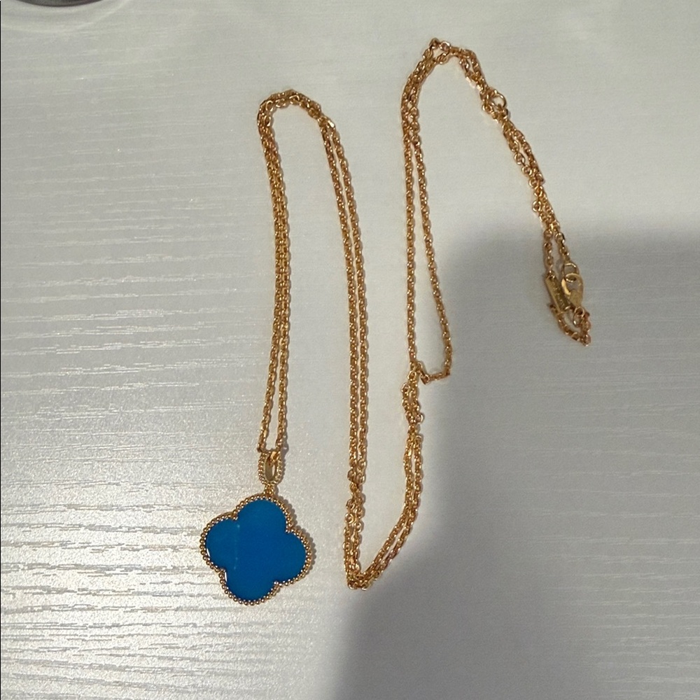 Brand new Gold and Blue Clover agate Pendant Necklace
